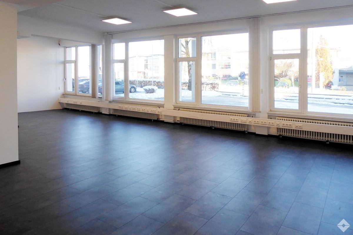 hoelzl hubner immobilien grosszuegiges buero