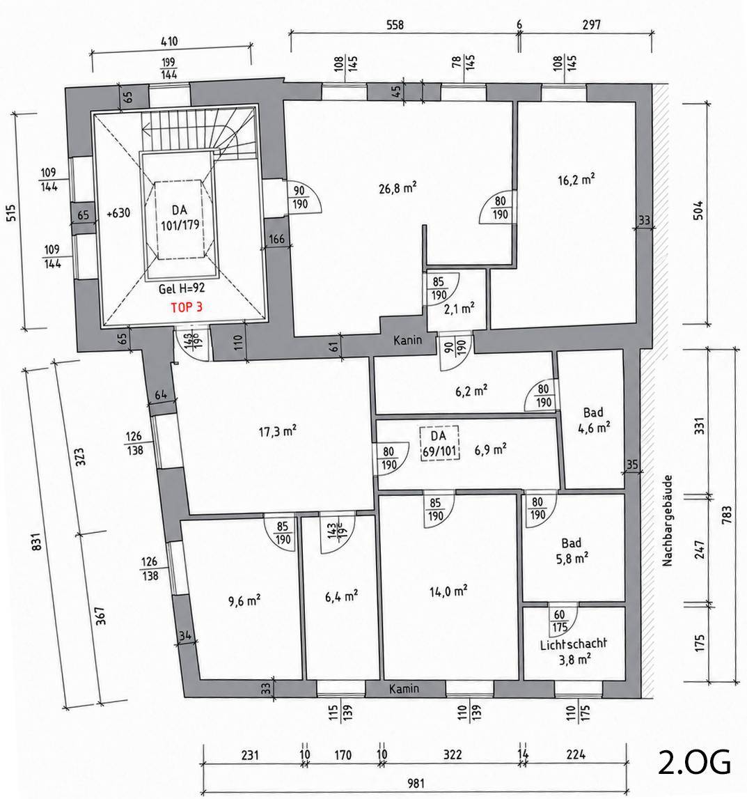 Grundriss des zweiten Obergeschosses mit mehreren Zimmern und zwei Bädern.