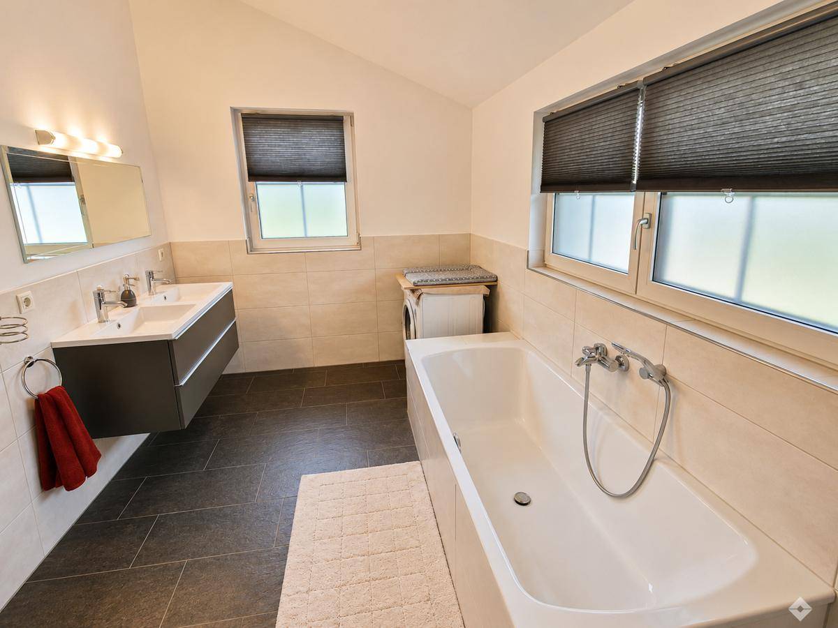 Wohnen mit Pool und moderner Haustechnik - Ansicht 5