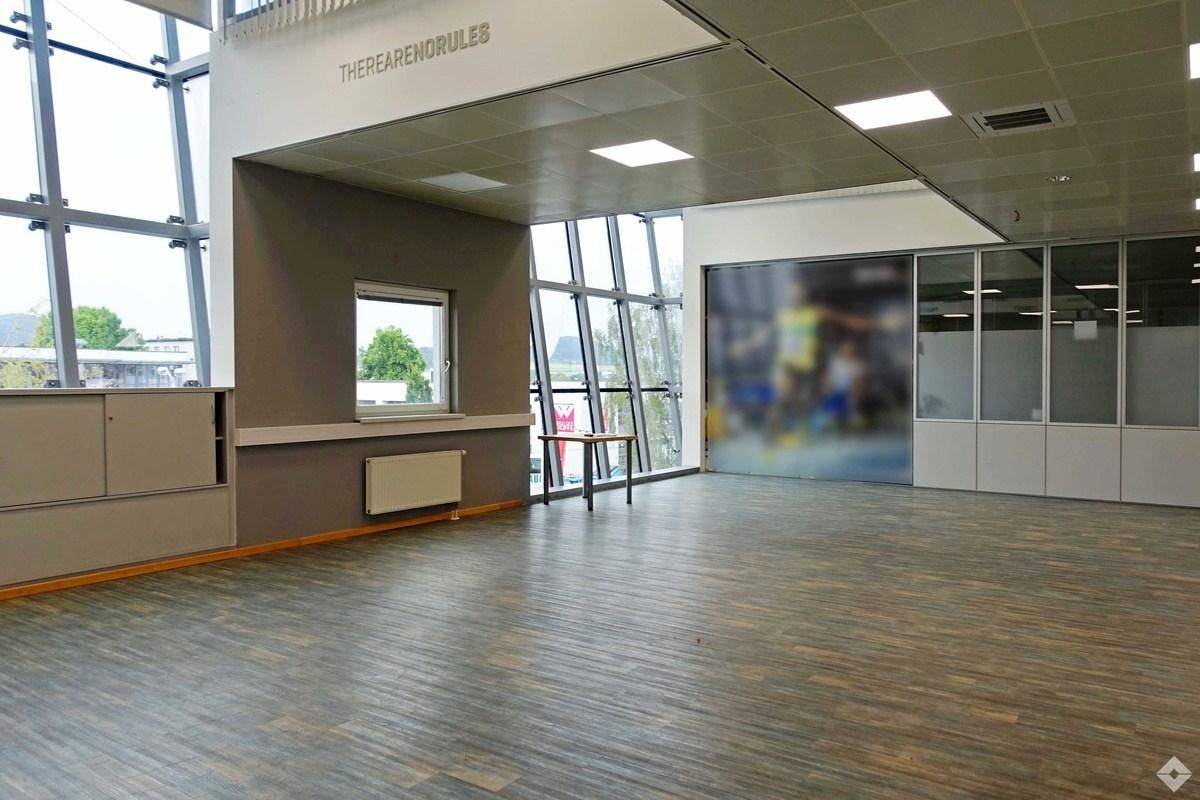 hoelzl hubner immobilien grosszuegiges buero