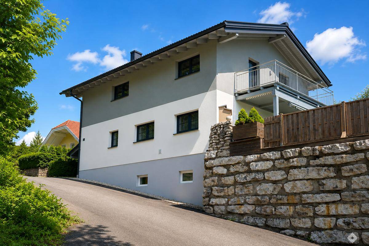 Wohnen mit Pool und moderner Haustechnik - Ansicht 2