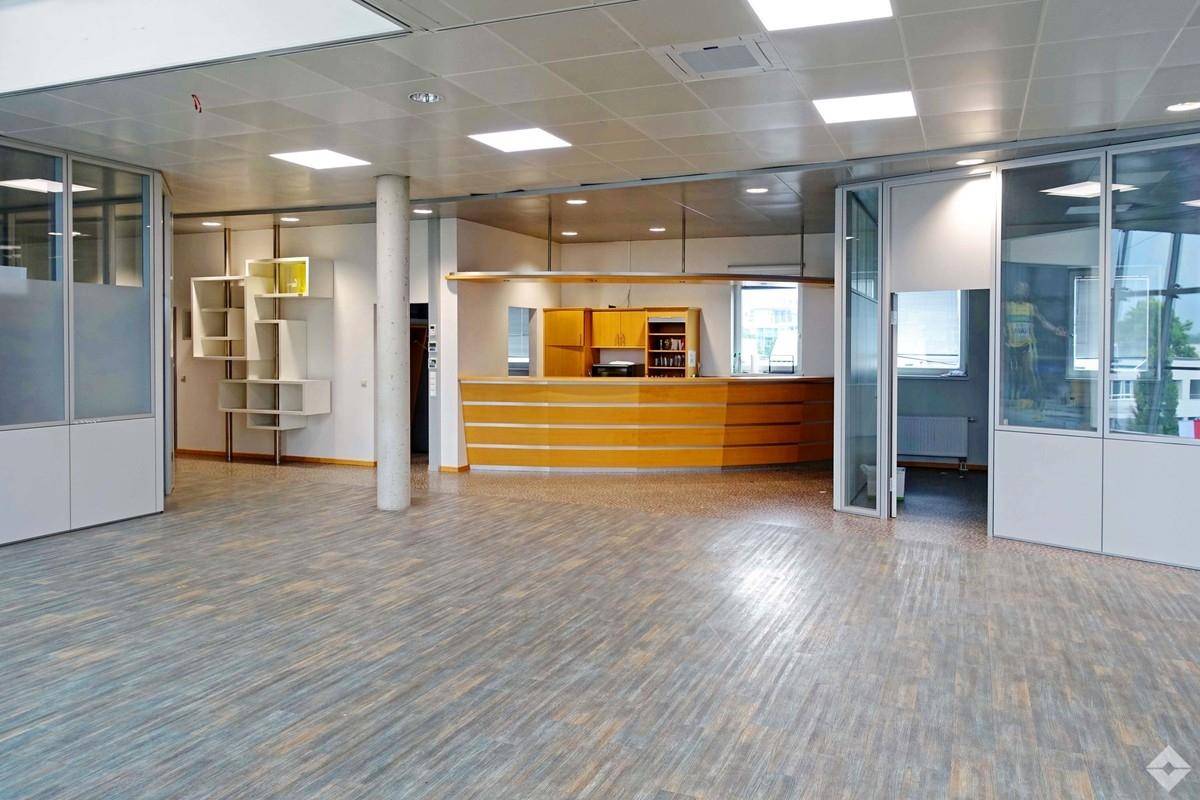 hoelzl hubner immobilien grosszuegiges buero