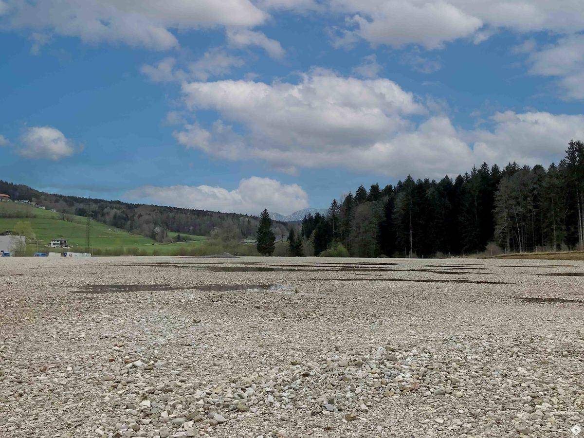 hoelzlhubnerimmobilien-grundstueck neben autobahn