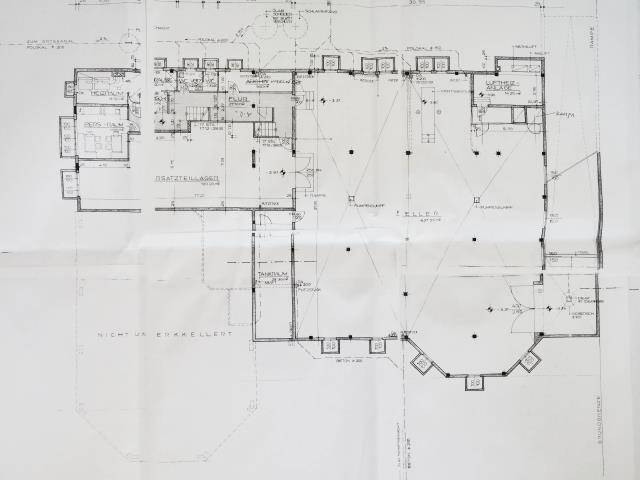 Detaillierter Grundrissplan eines Gebäudes mit verschiedenen Funktionsbereichen und Lagerflächen.