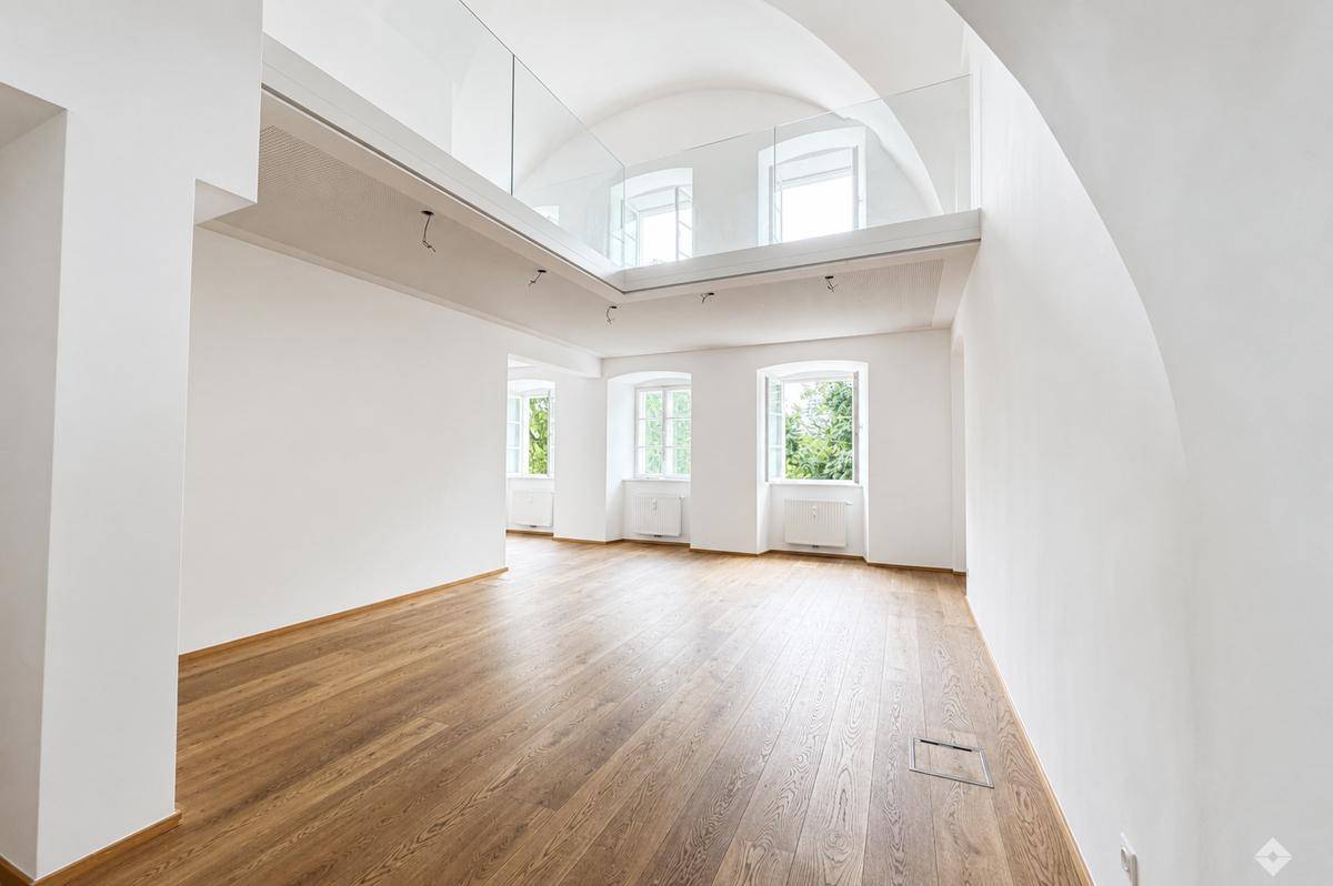 Exklusives Altstadtbüro mit Galerie, historischem Gewölbe und modernster Ausstattung - Widok 3