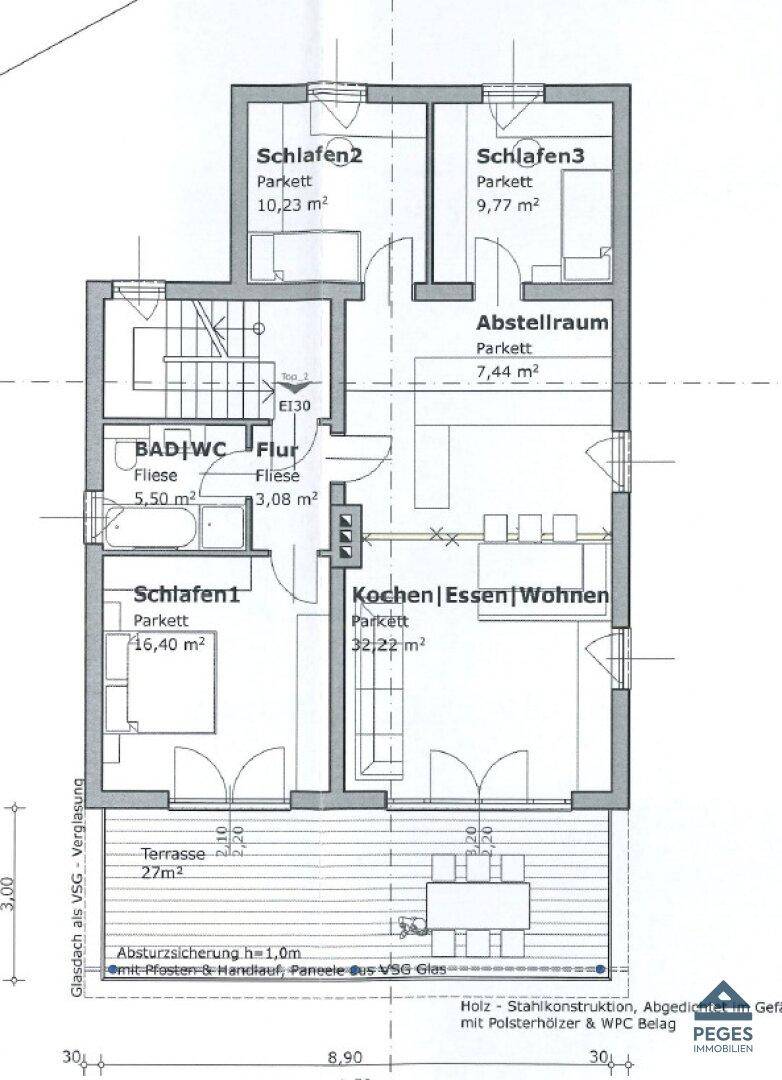 Grundriss des Obergeschosses mit drei Schlafzimmern, Bad, Abstellraum und offenem Wohnbereich mit Terrasse.