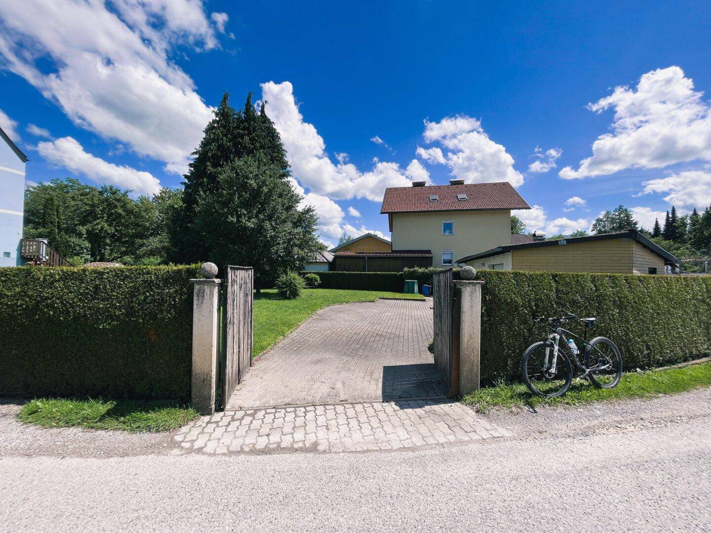Grundstückseinfahrt
