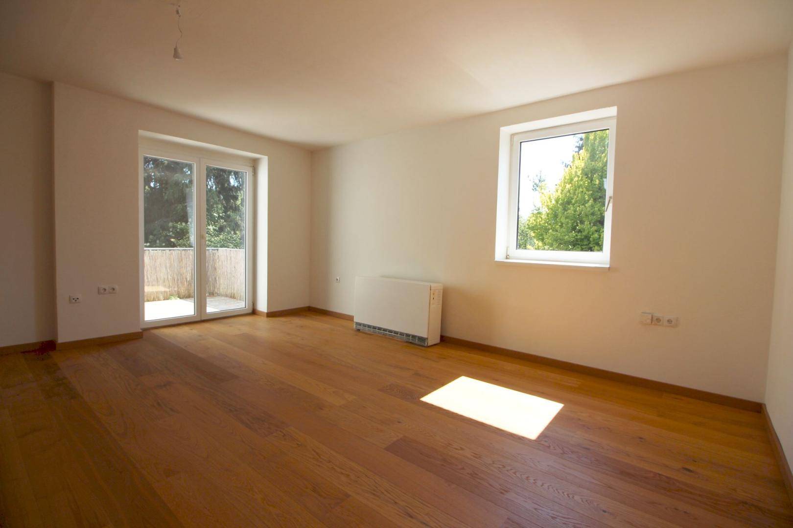GEMÜTLICHE 2-ZIMMER-WOHNUNG MIT BALKON, GARTEN UND PARKPLATZ - ERSTBEZUG NACH SANIERUNG! - Widok 2