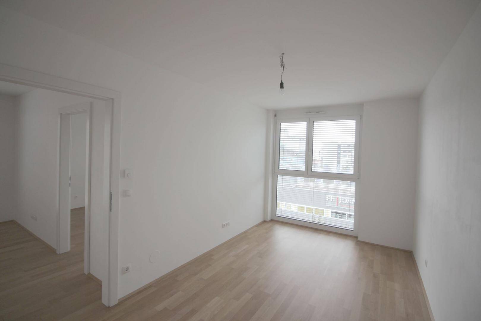 PERFEKT AUFGETEILTE 3-ZIMMER-WOHNUNG MIT LOGGIA GEGENÜBER DER FH - Ansicht 2