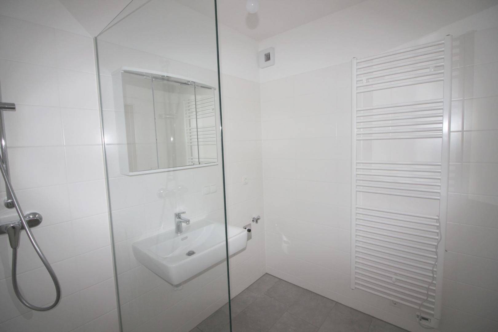 PERFEKT AUFGETEILTE 3-ZIMMER-WOHNUNG MIT LOGGIA GEGENÜBER DER FH - Ansicht 6