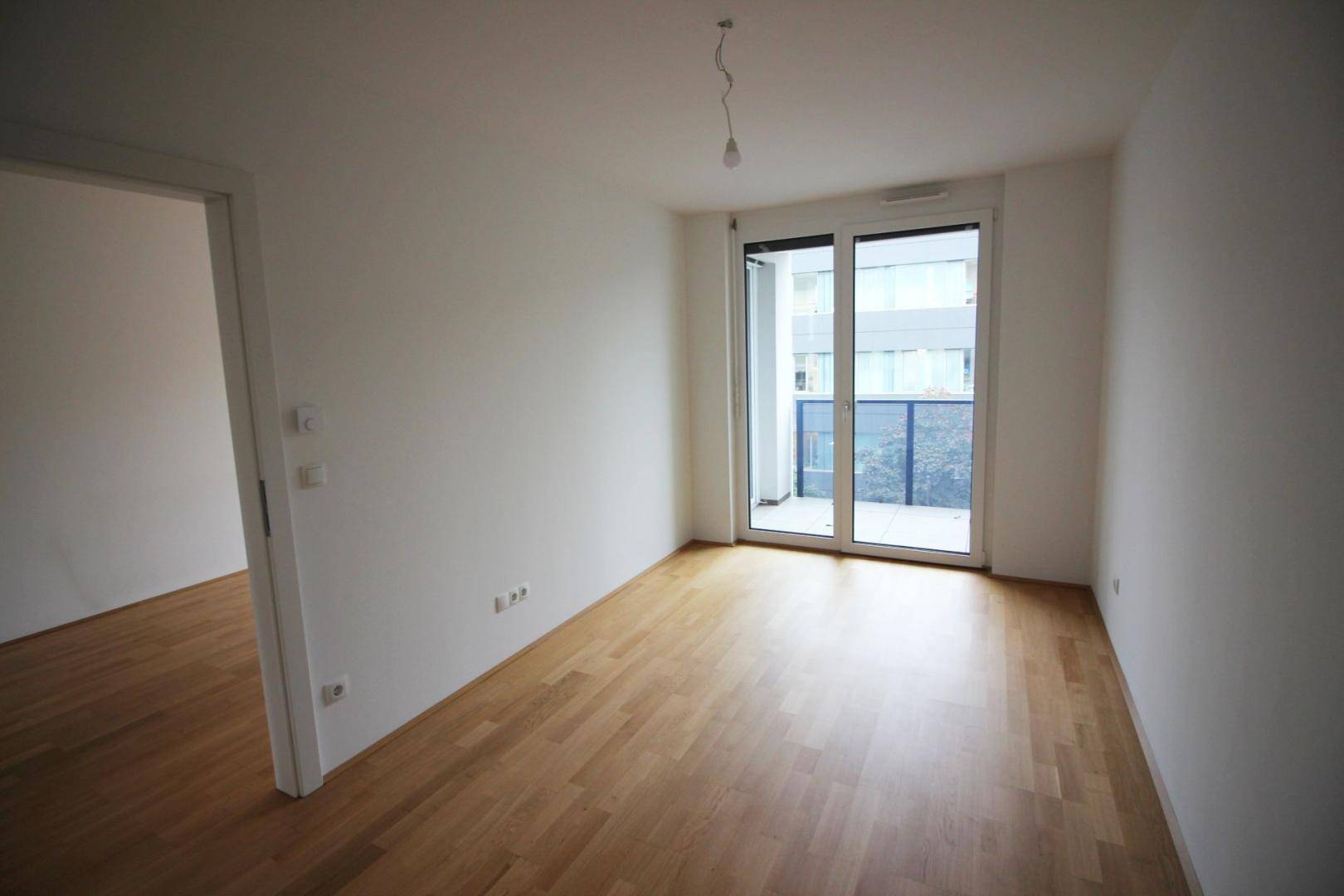 PERFEKT AUFGETEILTE 3-ZIMMER-WOHNUNG MIT LOGGIA GEGENÜBER DER FH - Ansicht 3