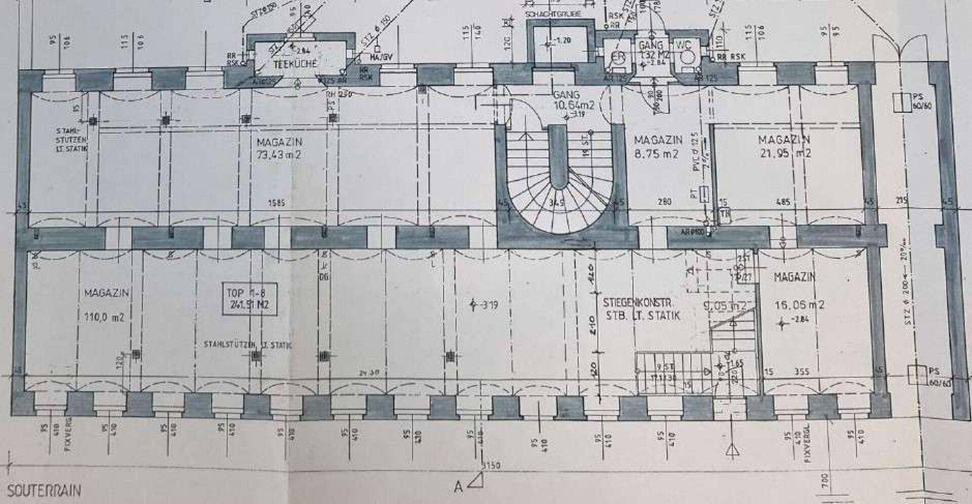 Detaillierter Grundriss des Souterrains mit mehreren Magazinräumen und Treppenhaus.