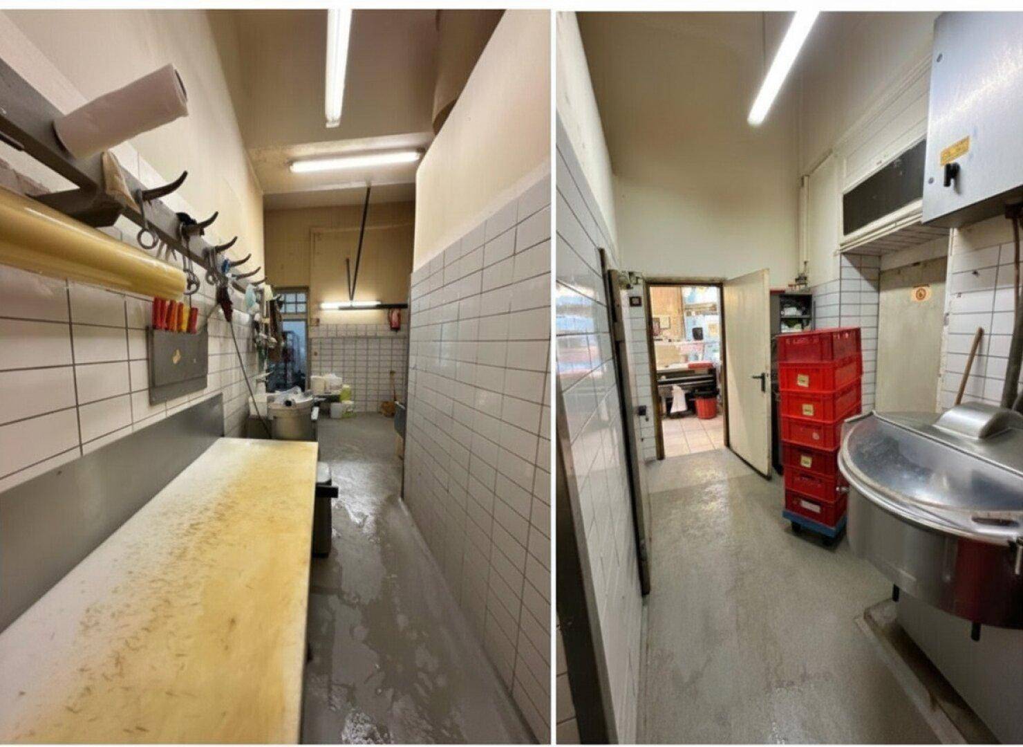 Funktionale Gewerbeküche mit gefliesten Wänden und robusten Arbeitsflächen, die Renovierung benötigt.