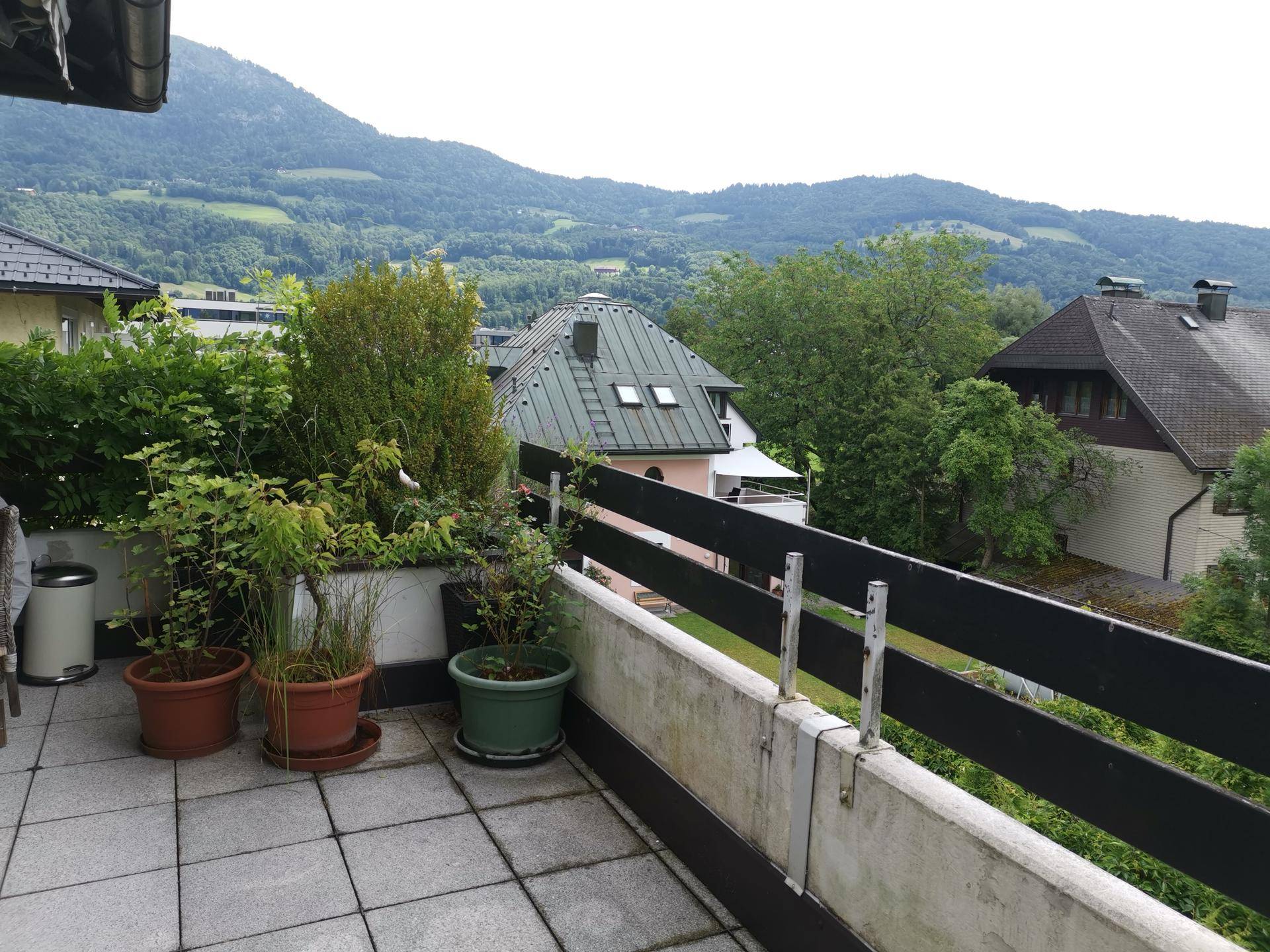 Balkon vor der Küche Blick auf den Gaisberg