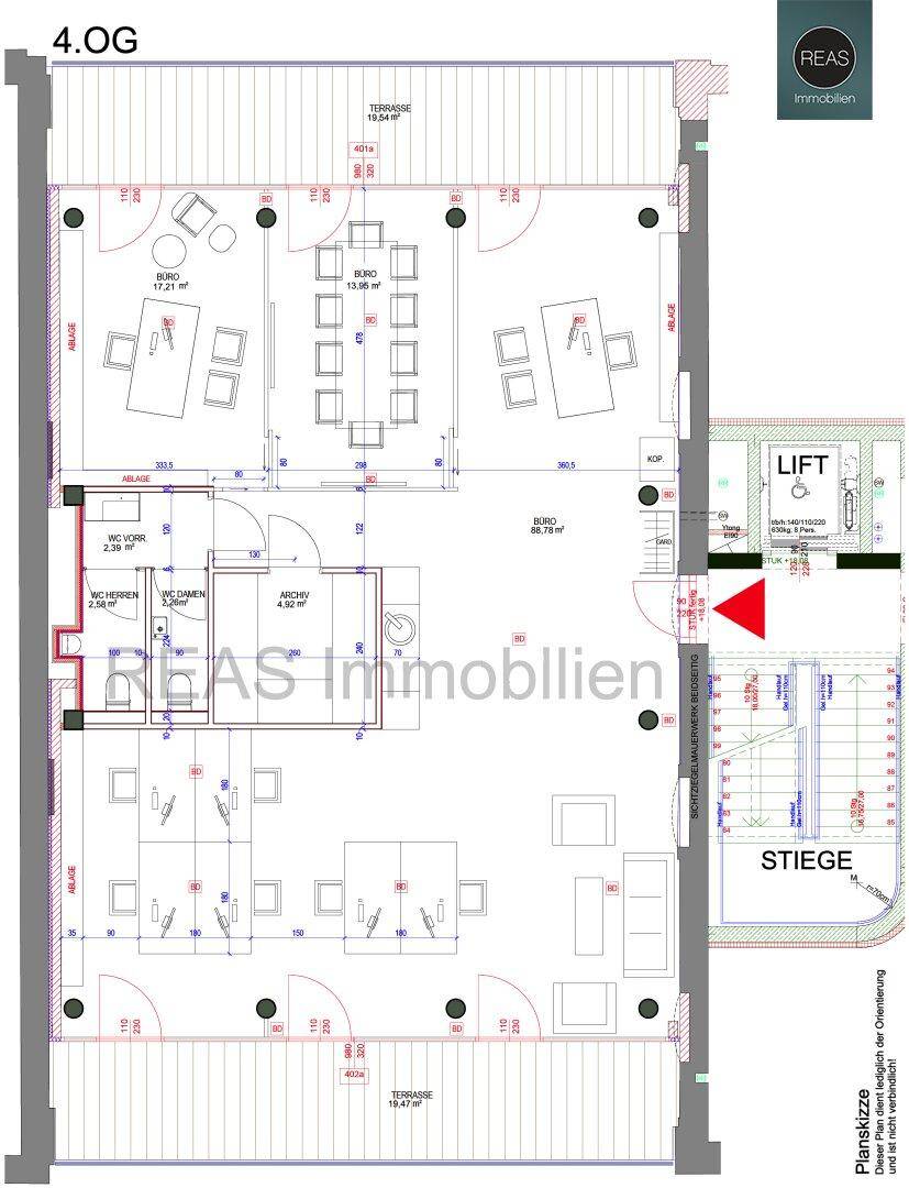 Grundriss des 4. Obergeschosses mit mehreren Büroräumen, zwei Terrassen, Aufzug und separaten Toilettenbereichen.