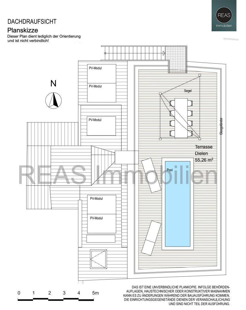Dachaufsicht mit großer Terrasse, Swimmingpool und Photovoltaik-Modulen.