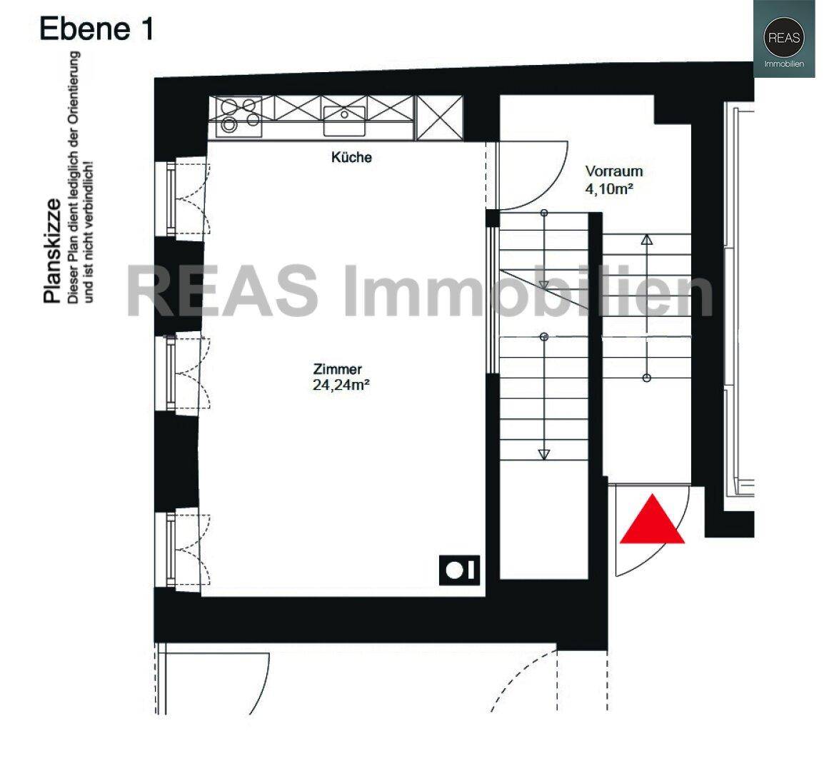 Grundriss der ersten Ebene mit offener Küche, Zimmer und Vorraum, inklusive Treppenaufgang.
