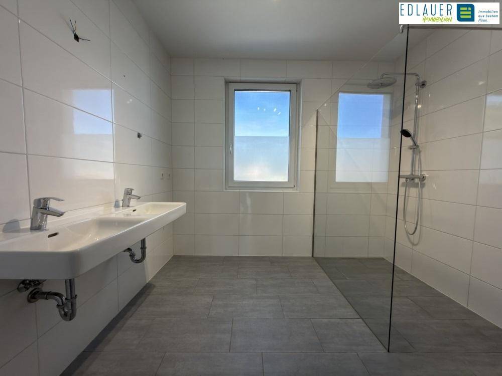 OG Badezimmer (2)