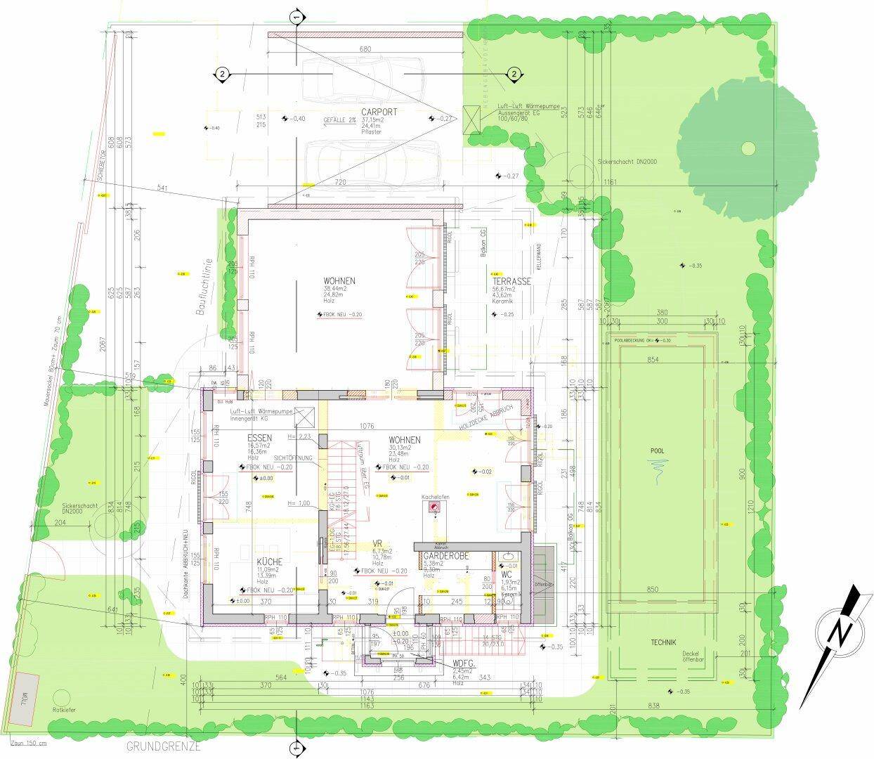 Grundriss des Erdgeschosses mit offenem Wohnbereich, Küche, Terrasse und geplantem Pool im Garten.