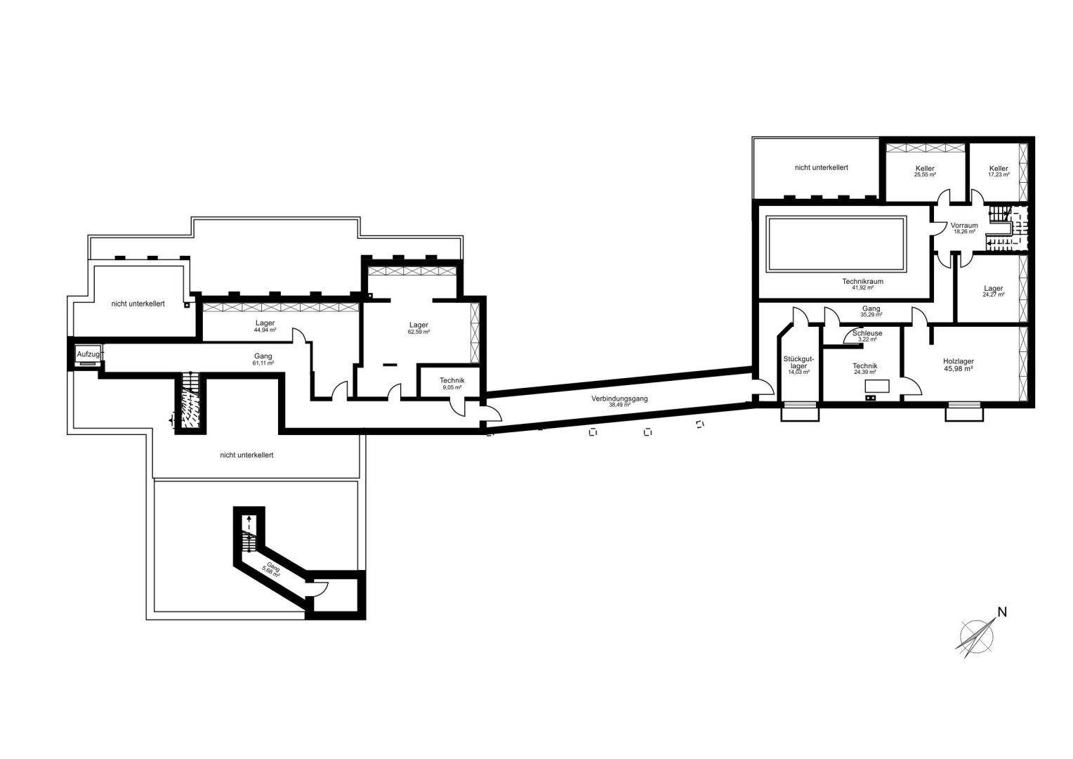 Grundriss des Untergeschosses mit Kellerräumen, Technikraum und Verbindungsgang.
