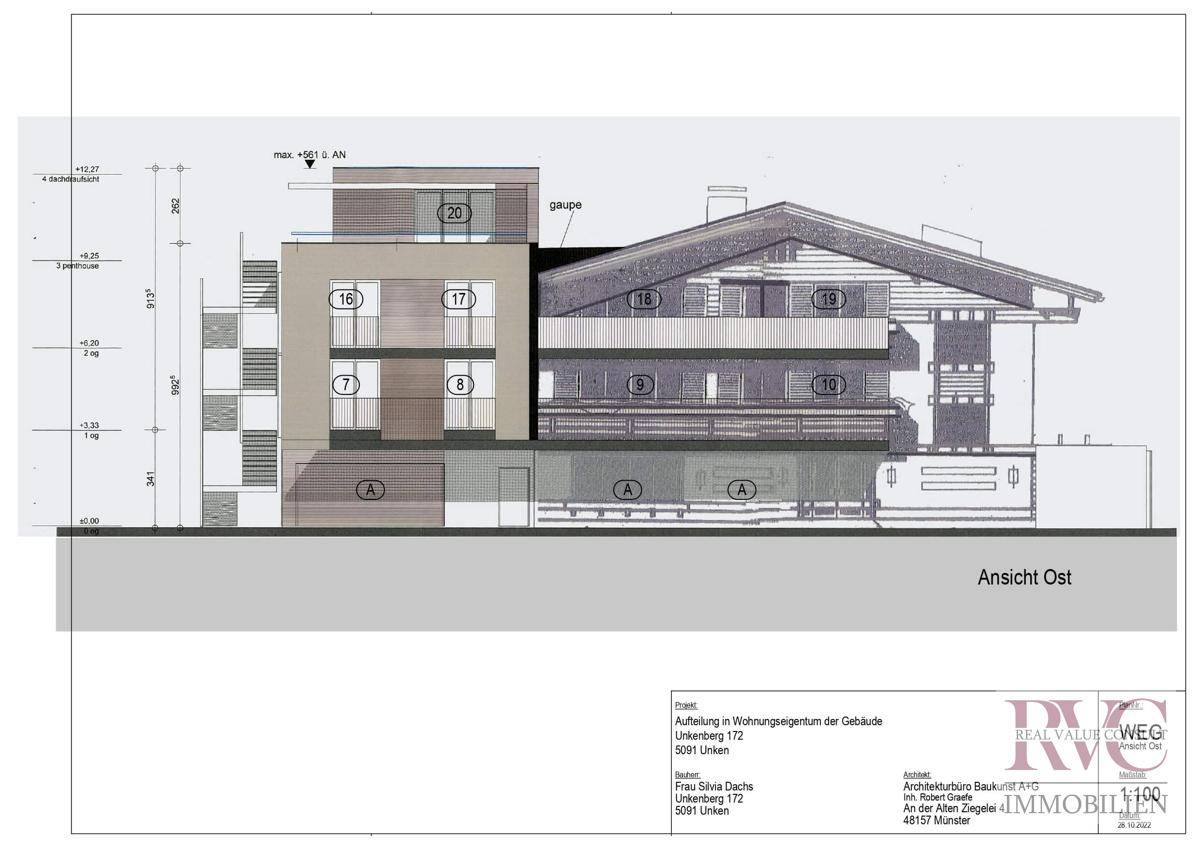 Architektonische Ostansicht des Gebäudes mit Balkonen und verschiedenen Gebäudeteilen.