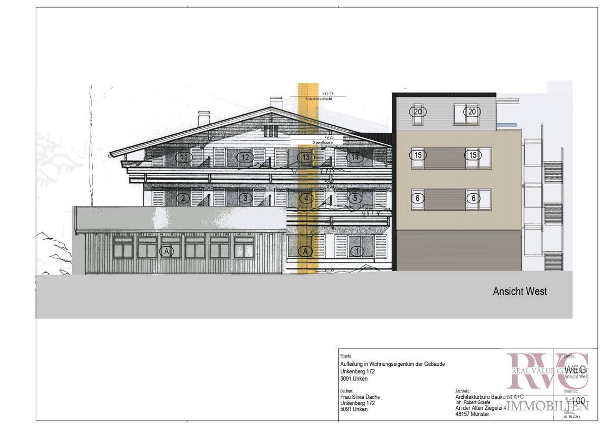 Architektonische Westansicht des Gebäudes, die den traditionellen und modernen Teil zeigt.
