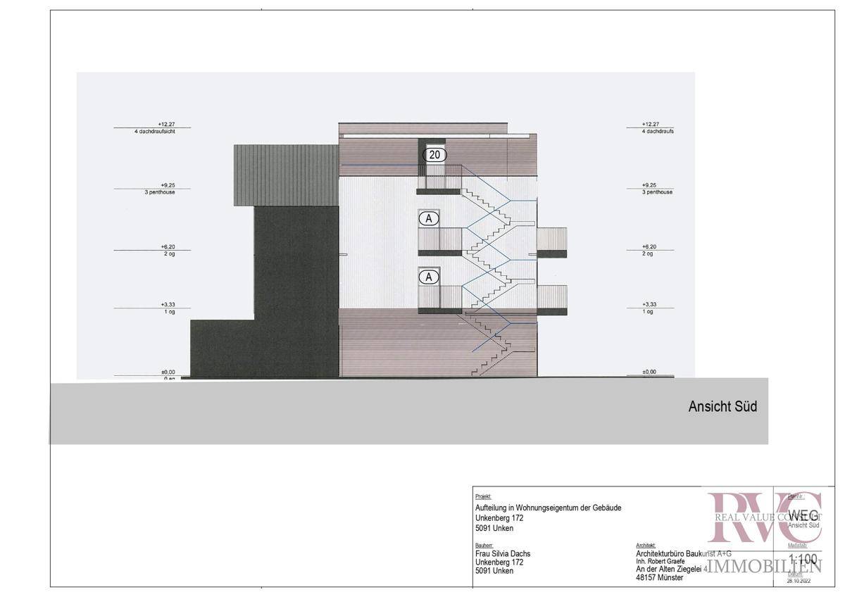 Architektonische Südansicht des Gebäudes mit Außentreppe und moderner Fassadengestaltung.
