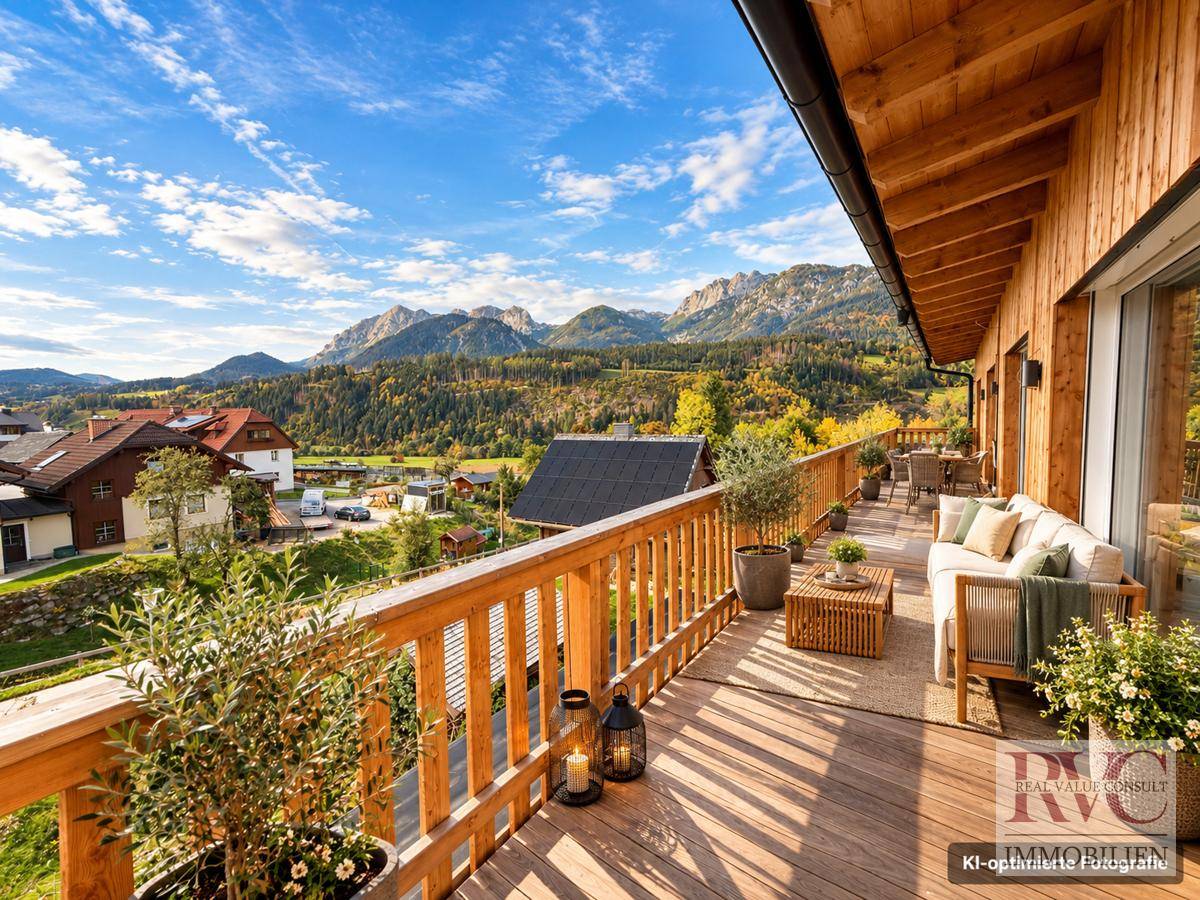 Alpenbalkon mit Bergpanorama