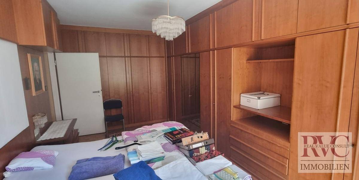 Schlafzimmer 1
