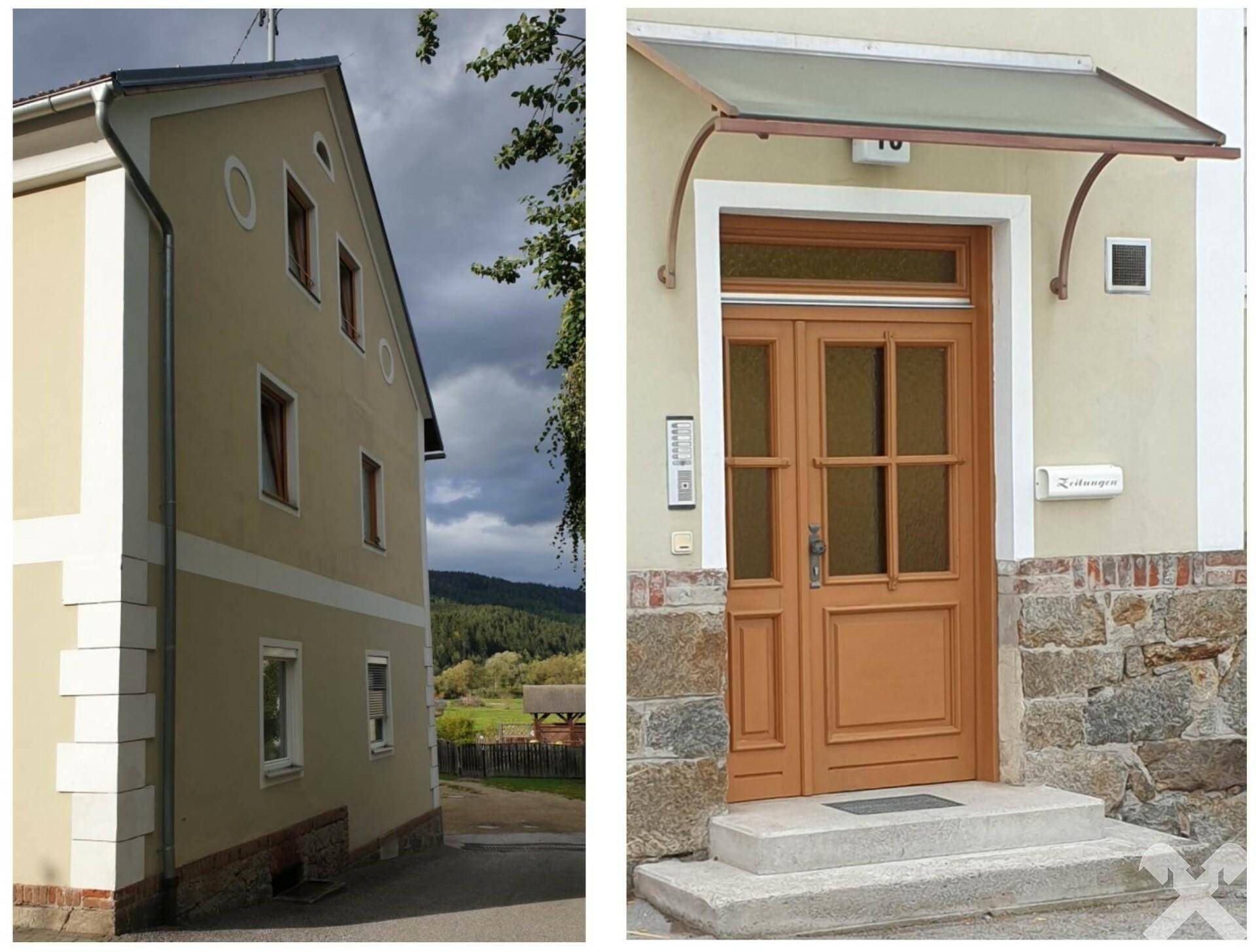 Detailansicht des Hauseingangs mit Holztür und Vordach sowie Seitenansicht des Gebäudes.