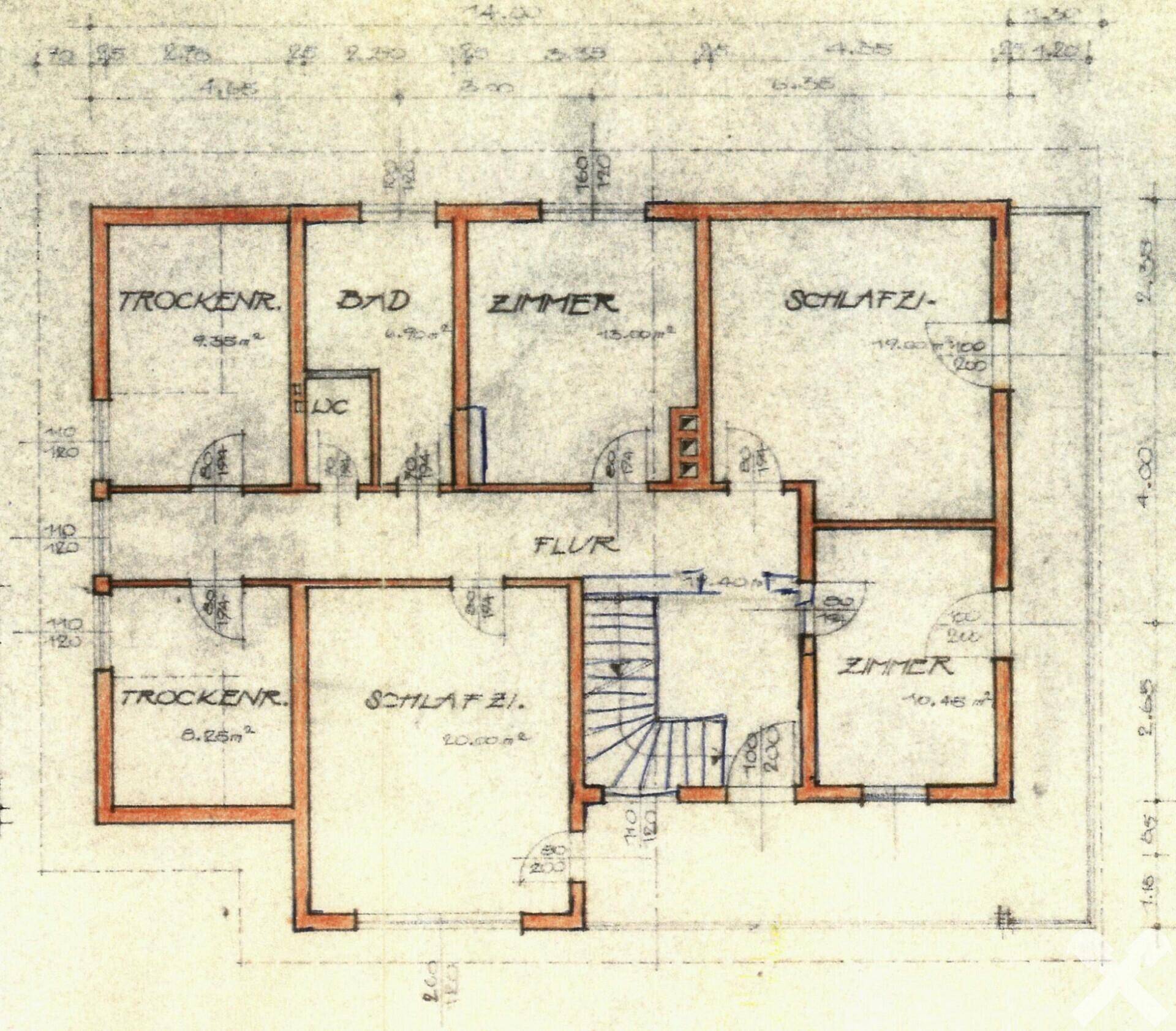 Grundriss des Obergeschosses mit Schlafzimmern, Bad und Trockenräumen.
