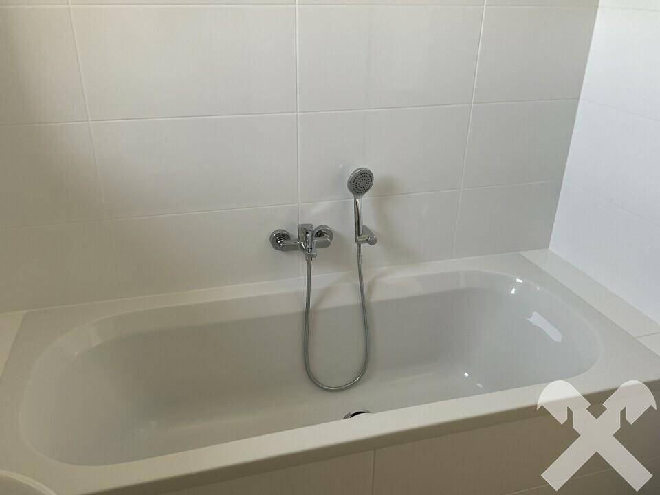 Badezimmer mit Wanne OG