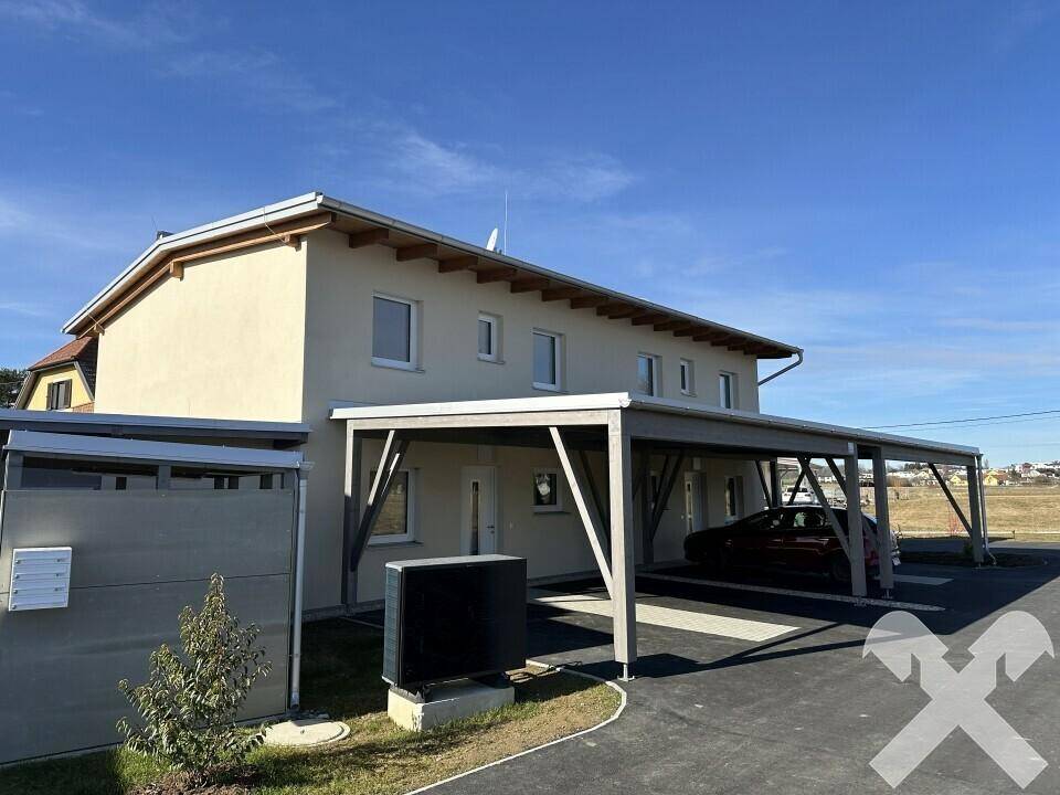 Eingangsbereich mit Carport