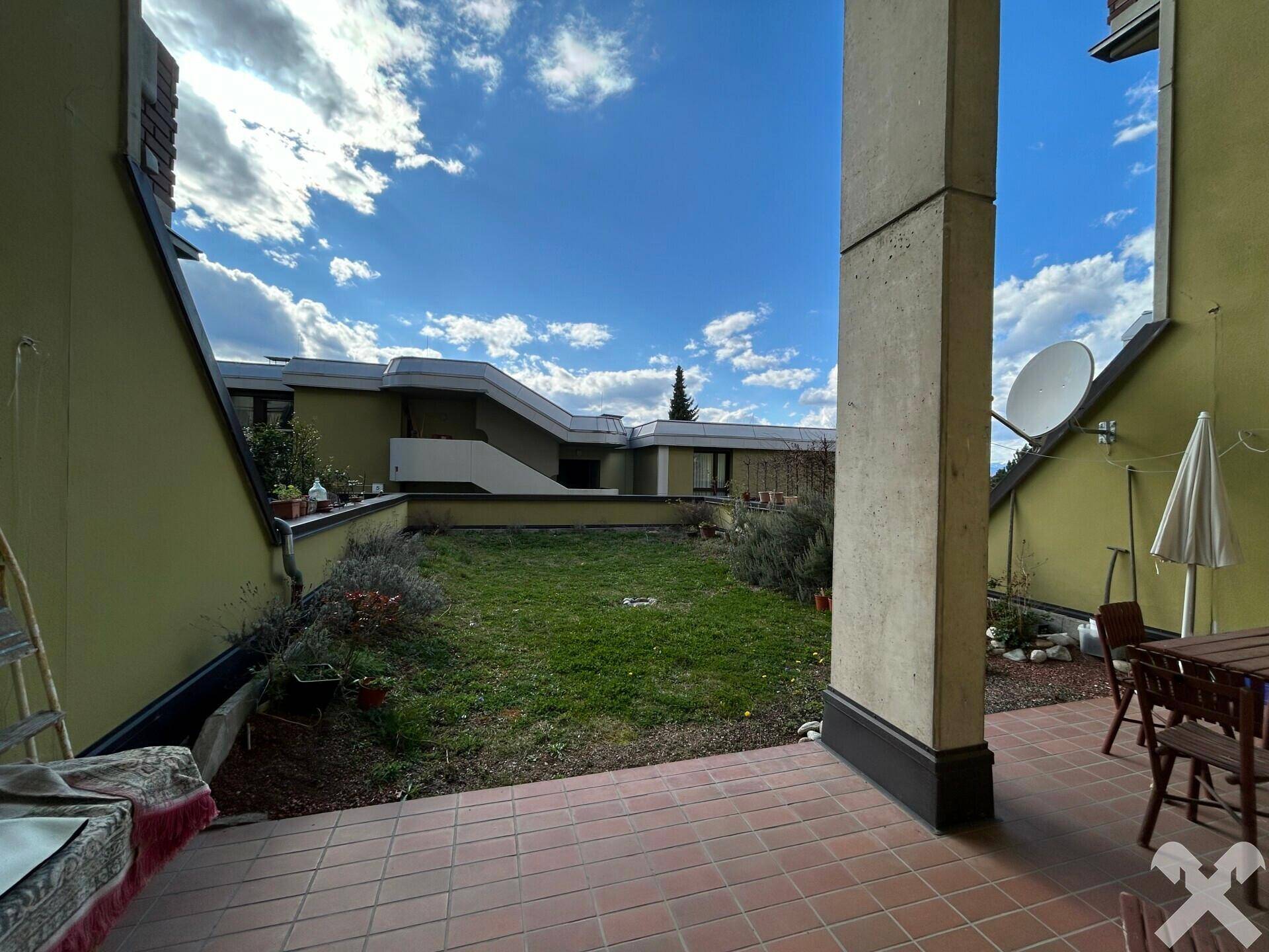 gemütliche Terrasse in sonniger Westlage