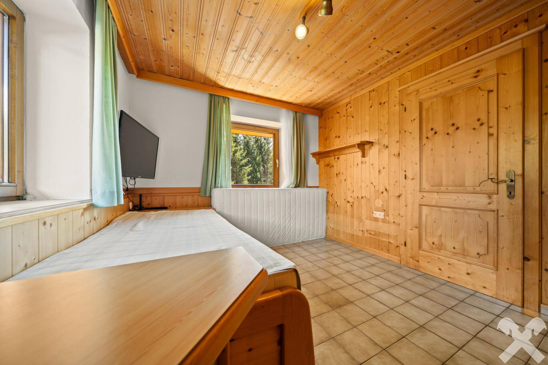Schlafzimmer 1