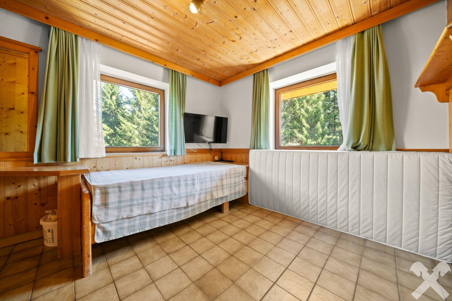 Schlafzimmer 1
