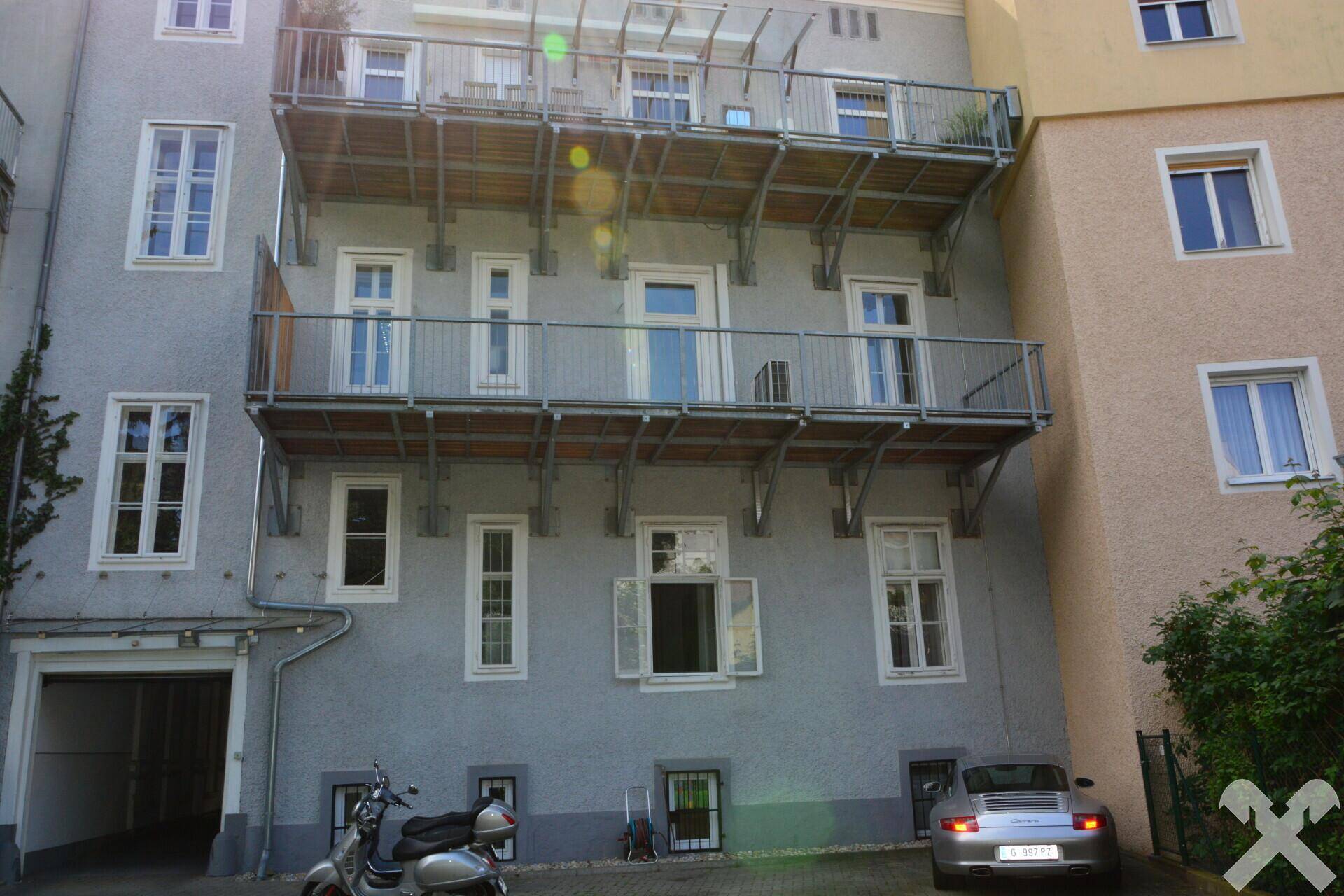 Blick auf den Balkon v. Innenhof