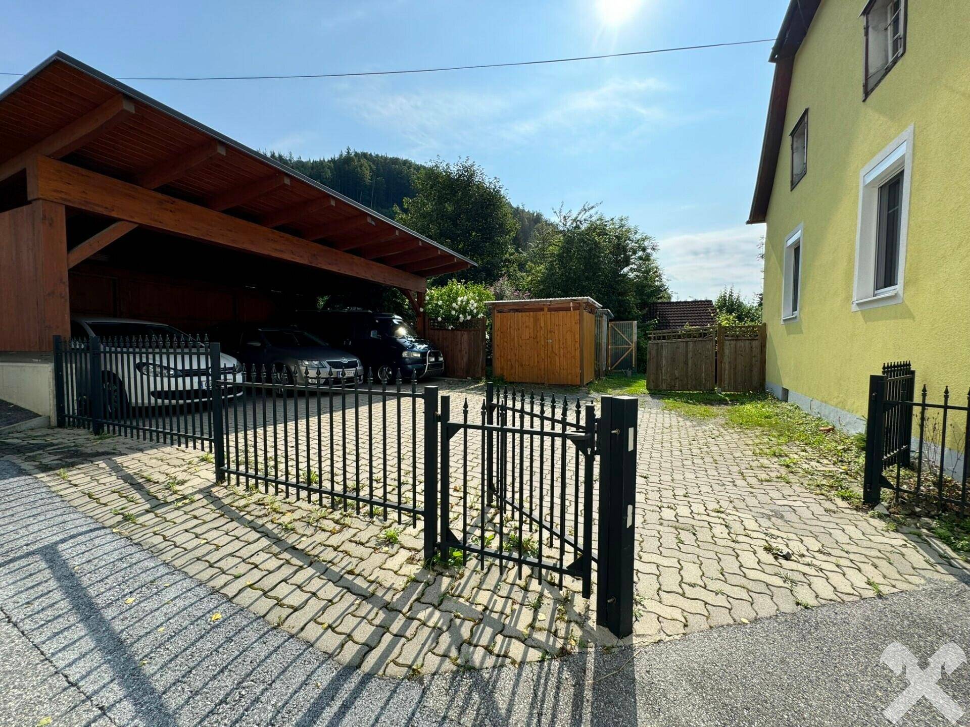 Zufahrt zum Carport