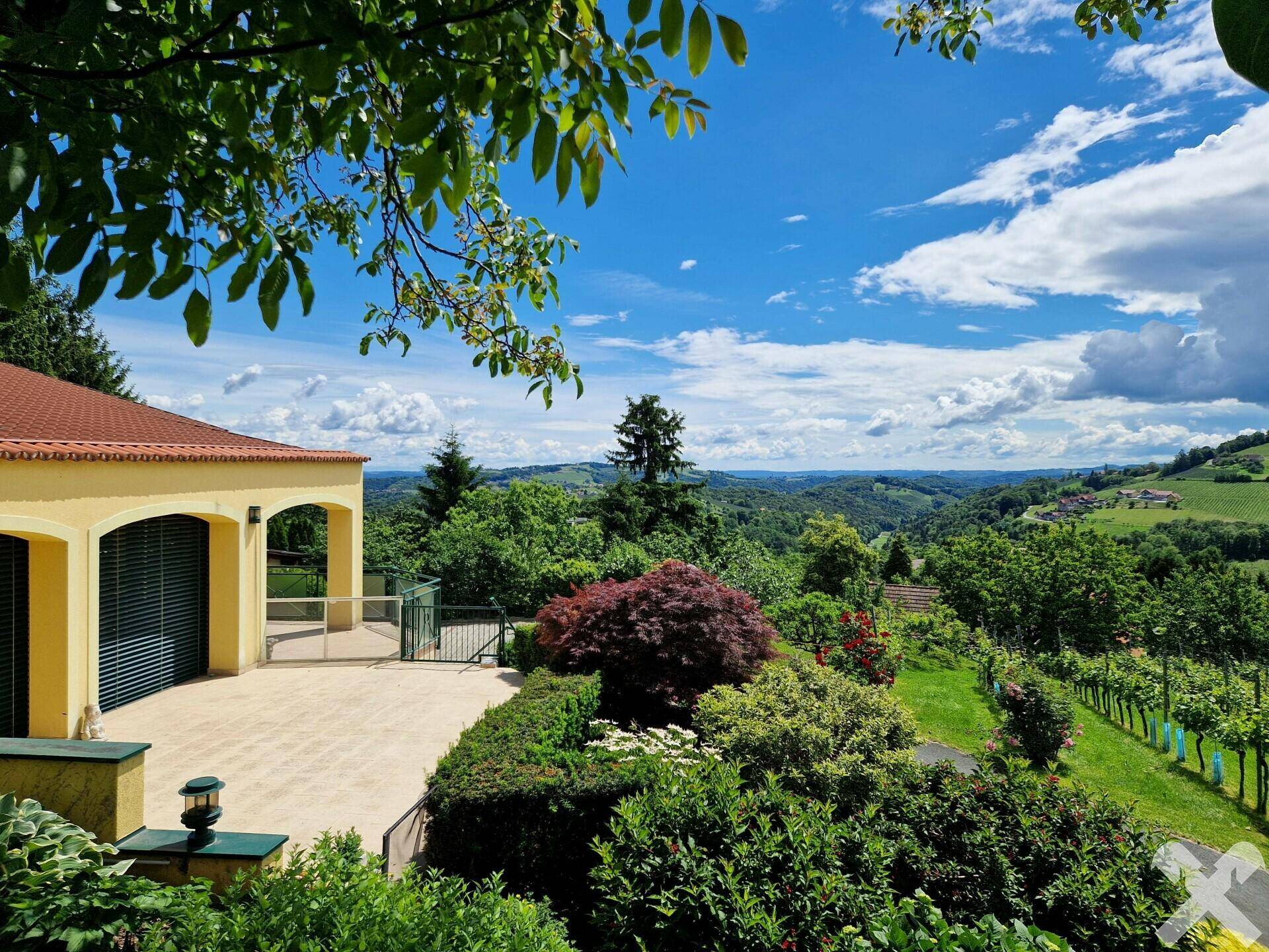 Blick auf die Terrasse Wohnhaus