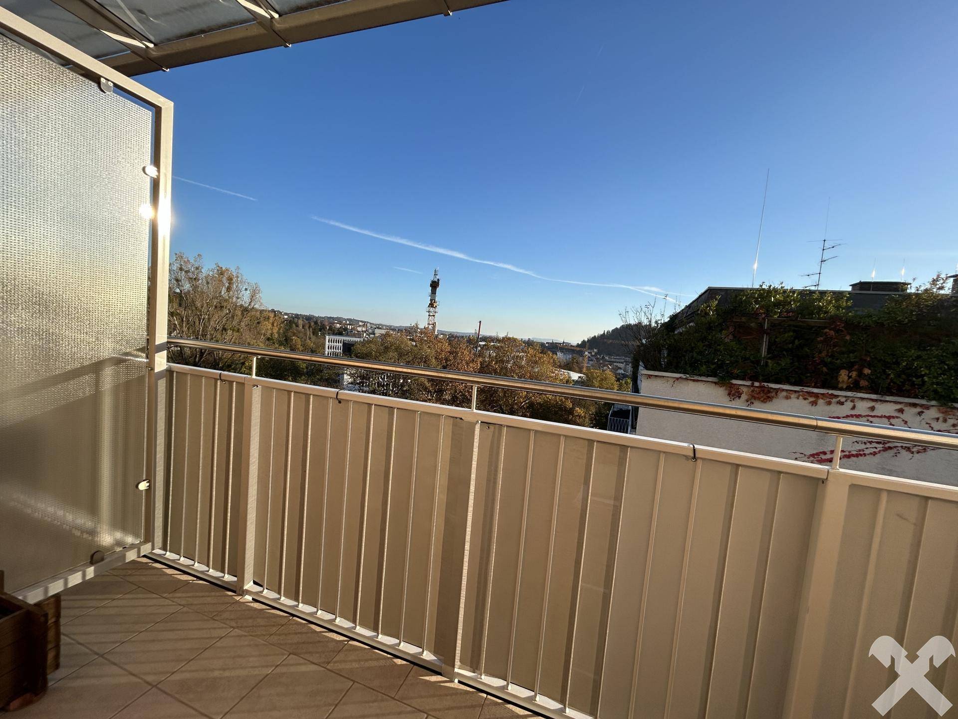 Balkon mit schönem Stadtblick