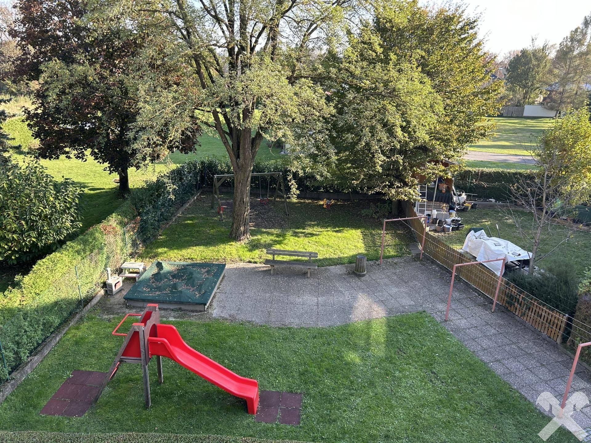 direkter Ausblick zum Kinderspielplatz