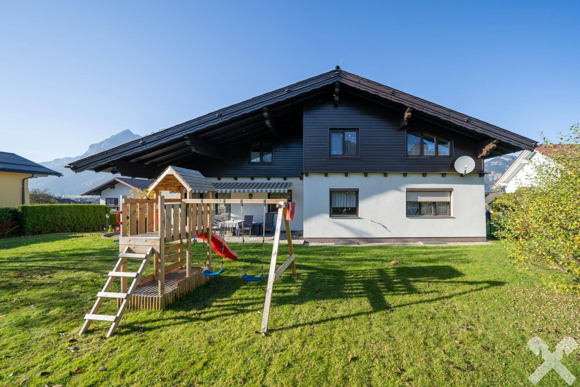 Wohnhaus mit Garten und Terrasse