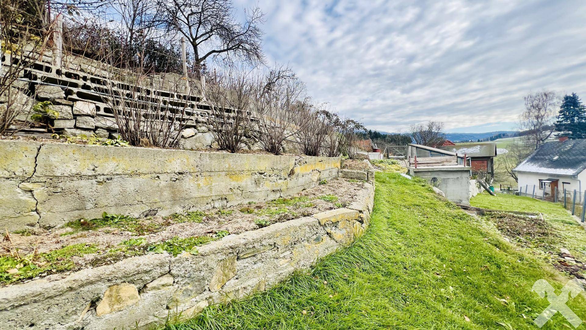 Terrassenförmig angelegter Garten