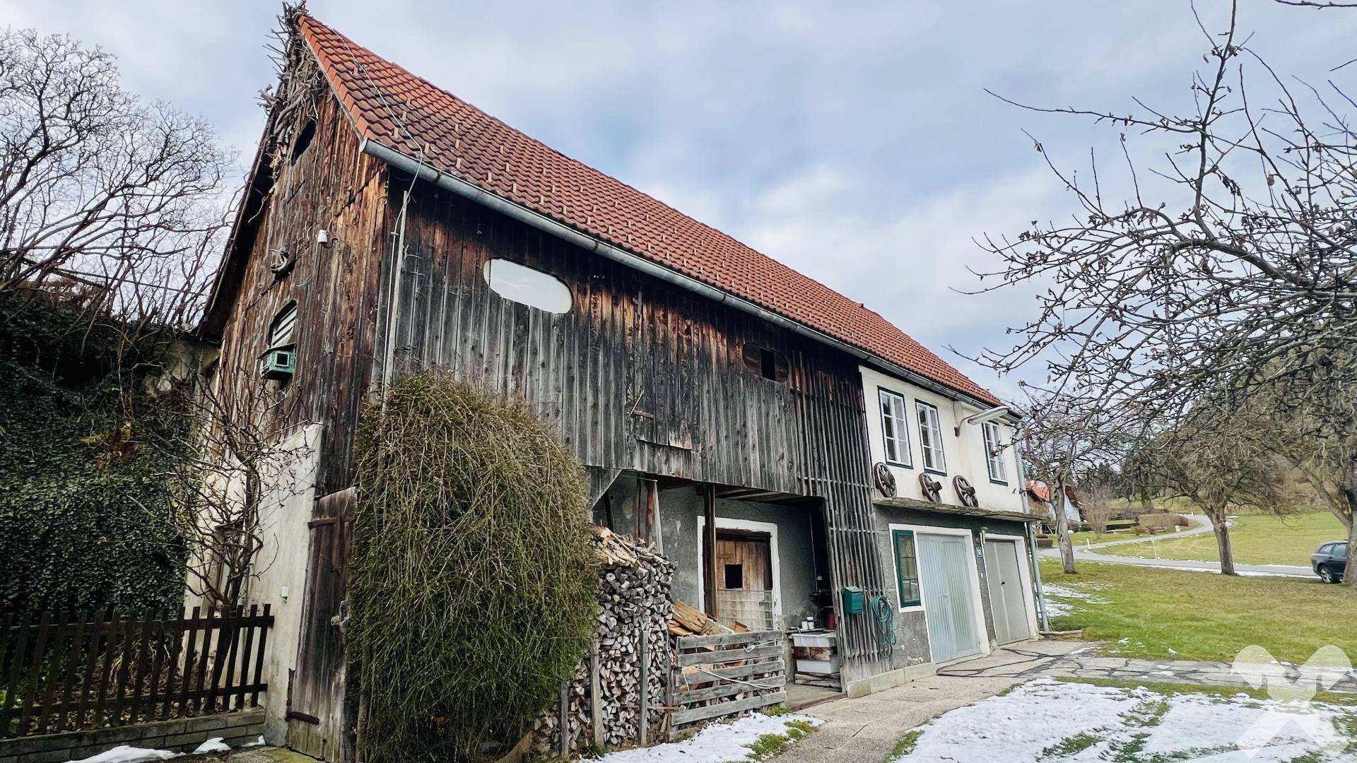 Nebengebäude Stall und Garage