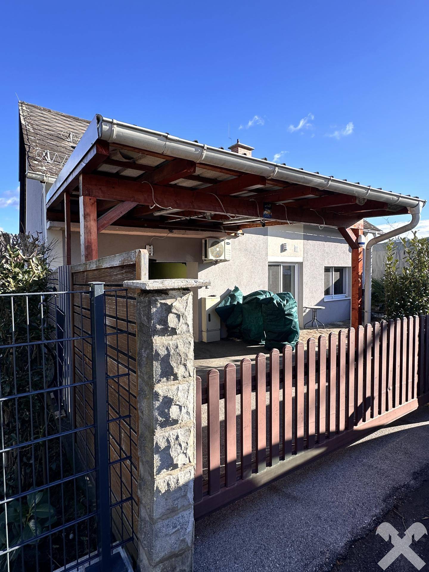 Carport & Garage