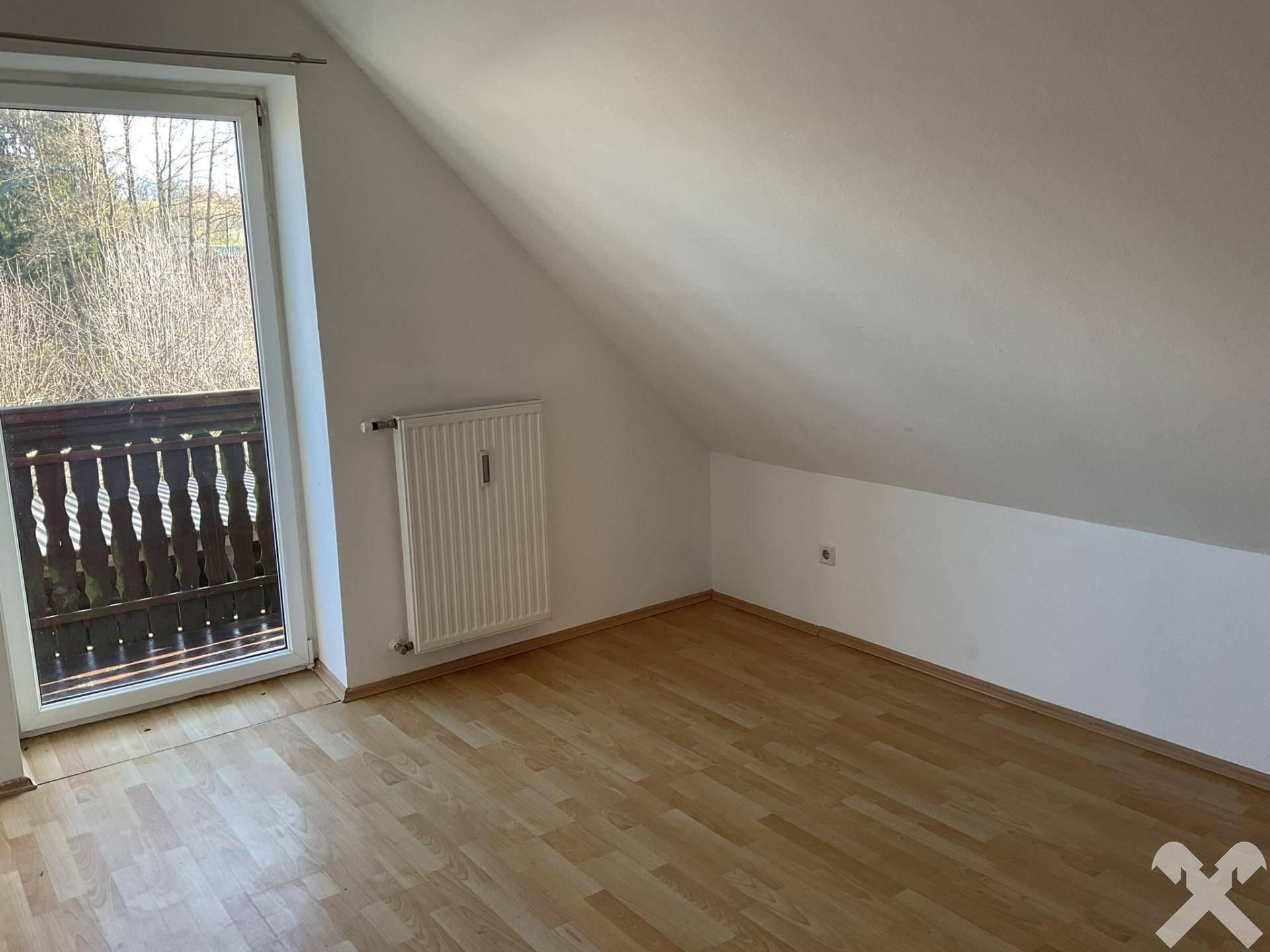 Schlafzimmer mit Zugang zum Balkon