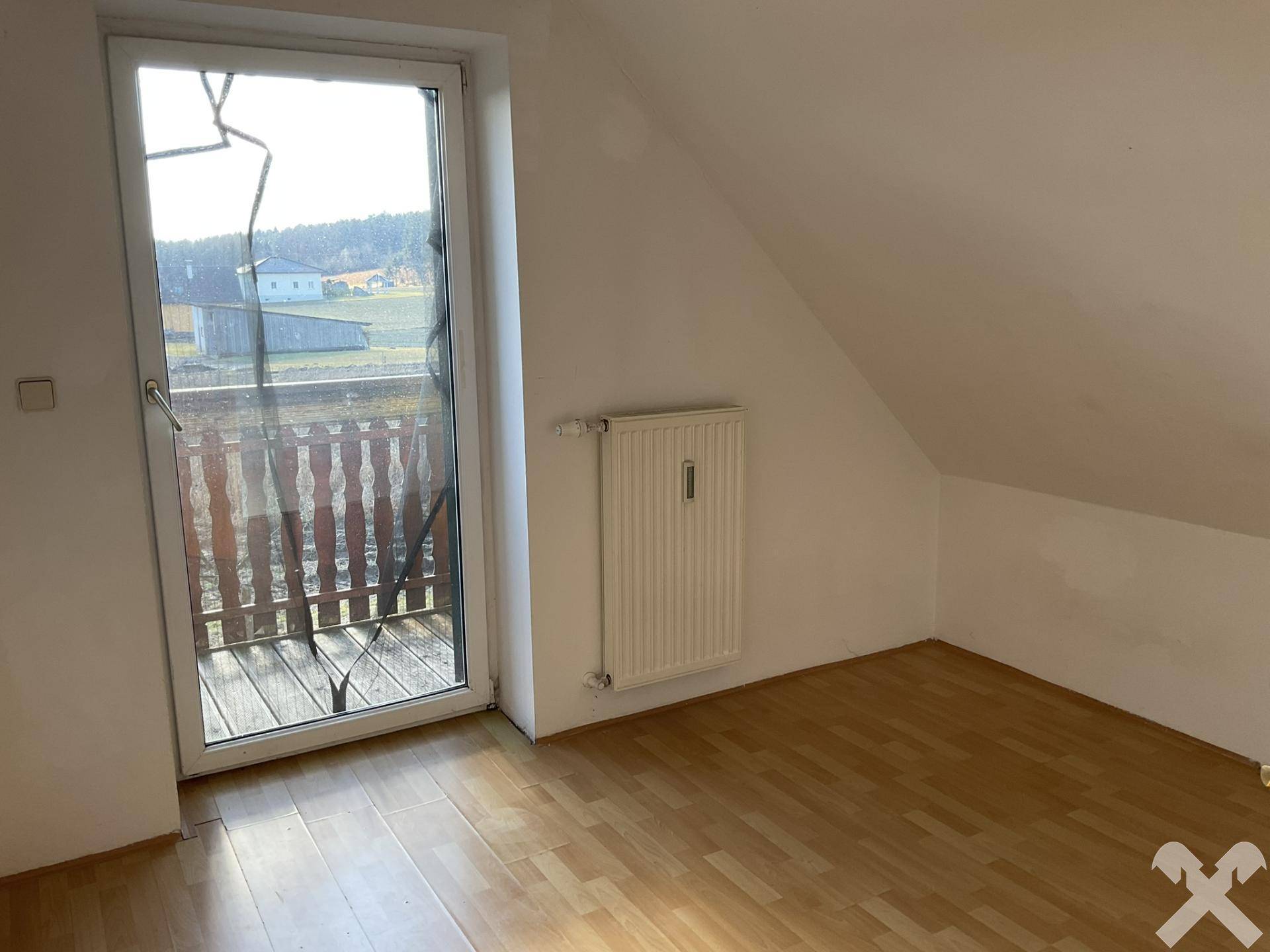 Zimmer mit Zugang zum Balkon