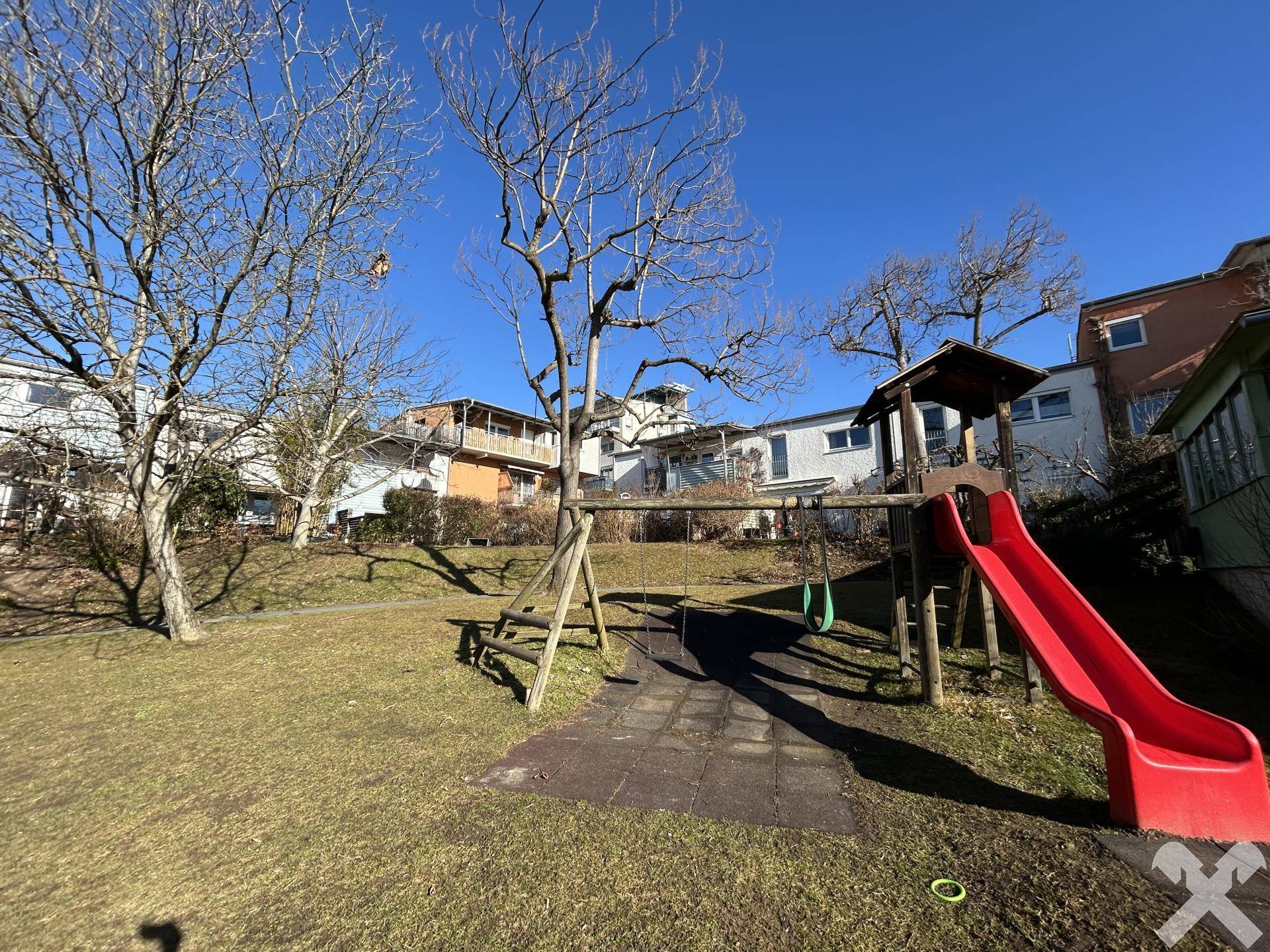 Blick zum Spielplatz in der autofreien Wohnanlage