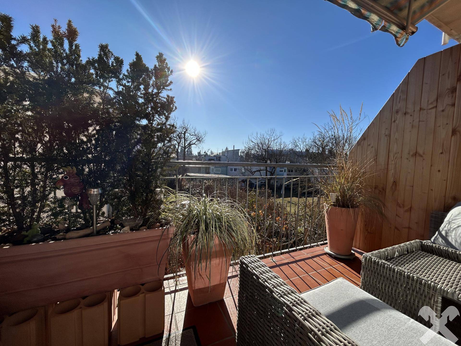 sonnig - ruhig - entspannter Ausblick vom Balkon