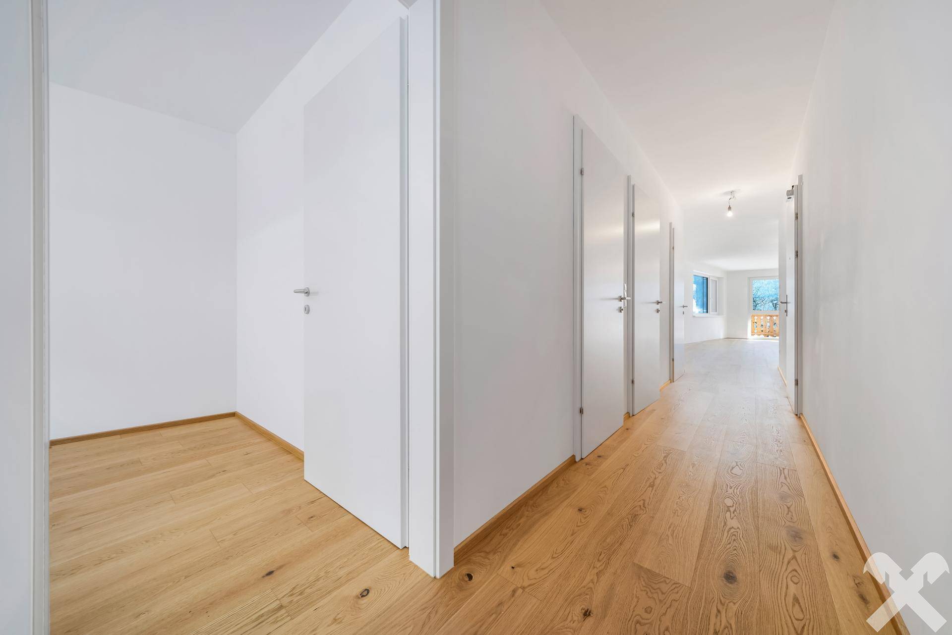 Schlafzimmer und Flur